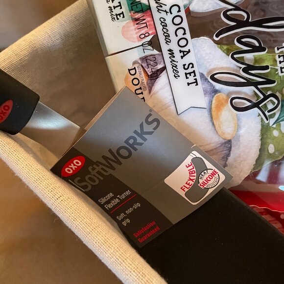 Basket and Christmas Bundle Set - BRAND NEW ITEMS - Picture 14 of 15